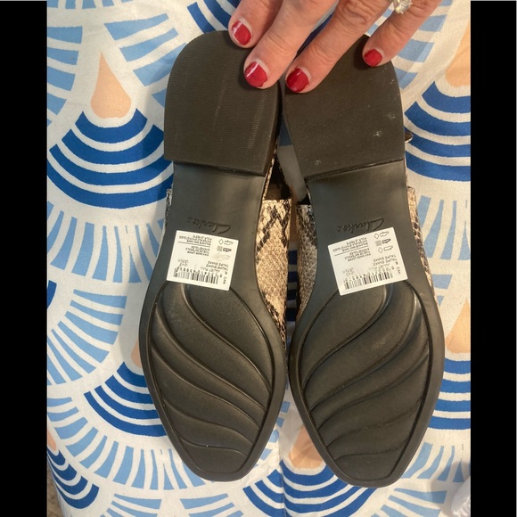 Clarks collection taupe snake New sling back shoes. - Picture 7 of 10